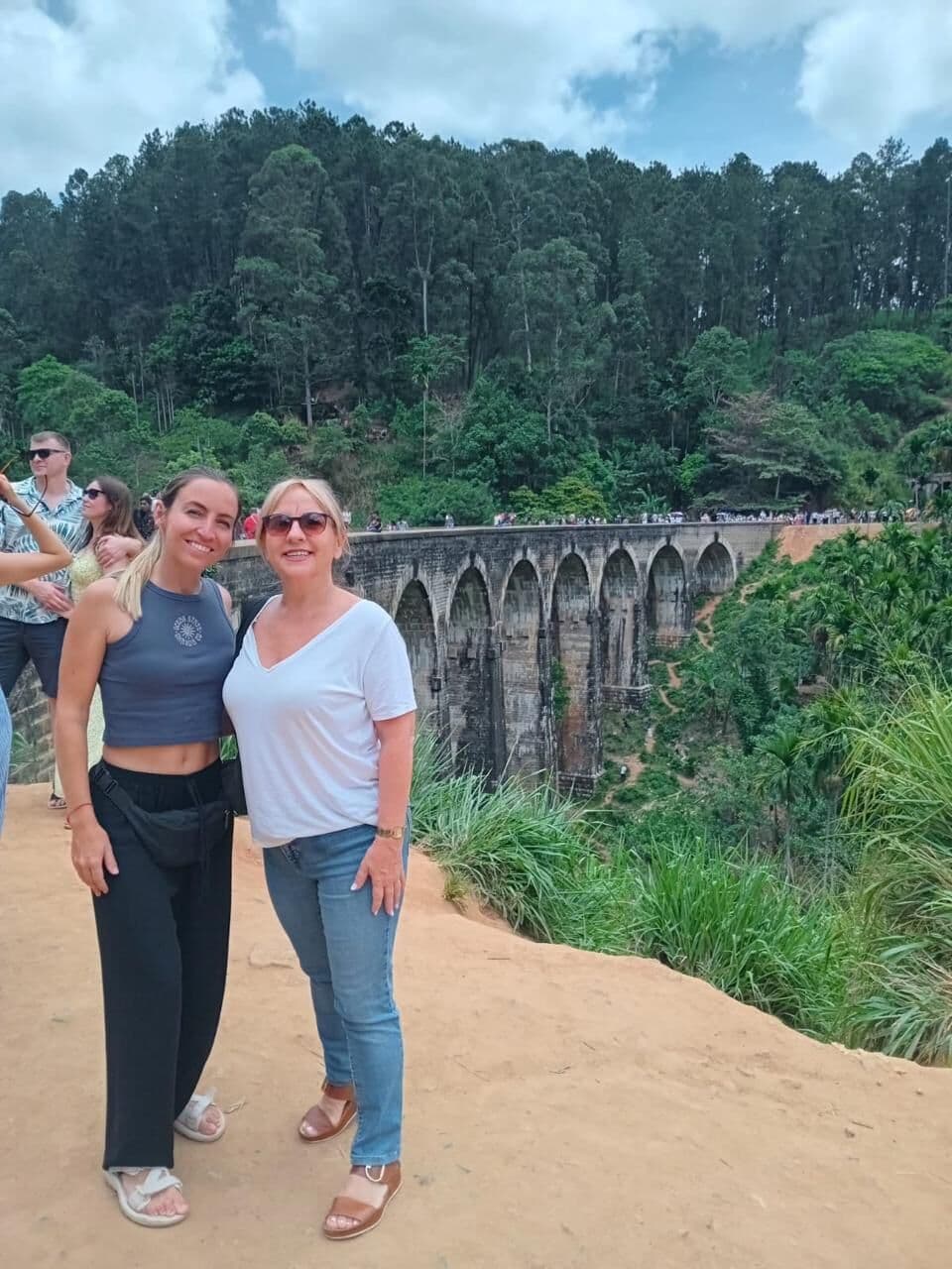 Guests at the Nine Arch Bridge in Ella